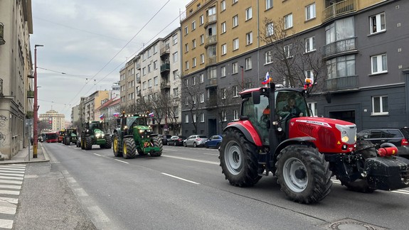 Niektoré linky premávajú pre protest farmárov odklonovou trasou