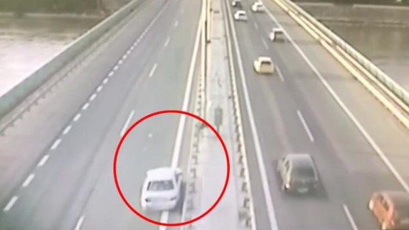 VIDEO Neuveriteľný hazard so životmi:  Vodič jazdil v Petržalke po diaľnici v protismere