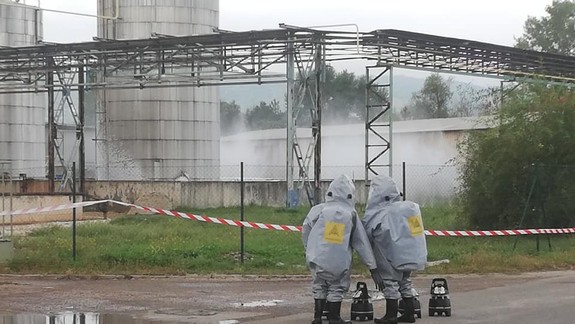 FOTO a VIDEO: Poplach v Istrocheme - na mieste bolo plno hasičov aj protichemická jednotka!