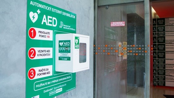 Zachránite nimi ľudský život: Petržalka zakúpila automatické defibrilátory