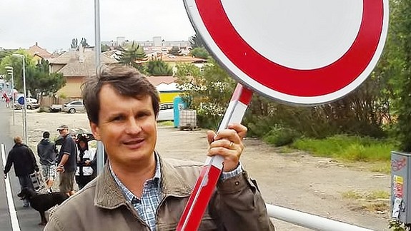 Mestskí poslanci by mali byť menej urozprávaní