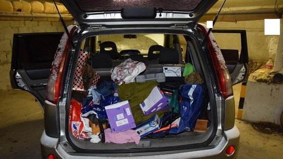 FOTO: Bratislavčanovi našli v aute drogy i zbraň, hrozí mu 15 rokov