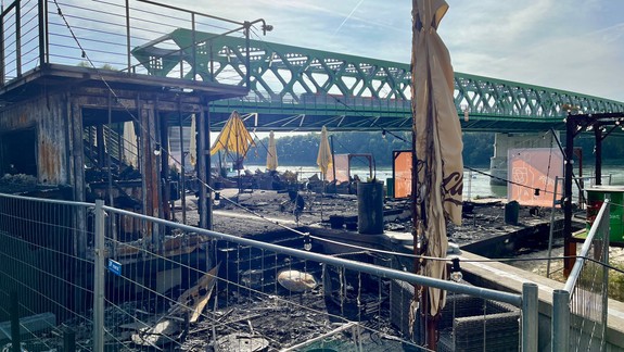 VIDEO Požiar v Starom Meste: Vychytená reštaurácia pri Starom moste vyhorela