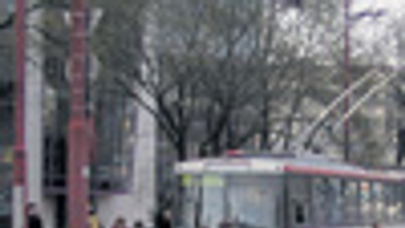 Priechod pred Vojenskou nemocnicou straší