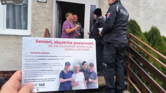 Polícia informovala seniorov v Doľanoch o podvodných praktikách