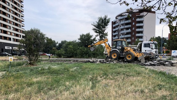 VIDEO Pozrite sa, ako sa mení okolie Bosákovej: Pribudne kvetinový záhon, lavičky, smetné koše