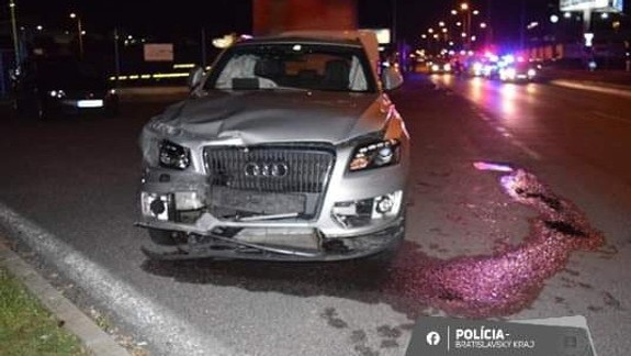 Opitý vodič zapríčinil na Galvaniho nehodu, následne sa ukryl v kríkoch