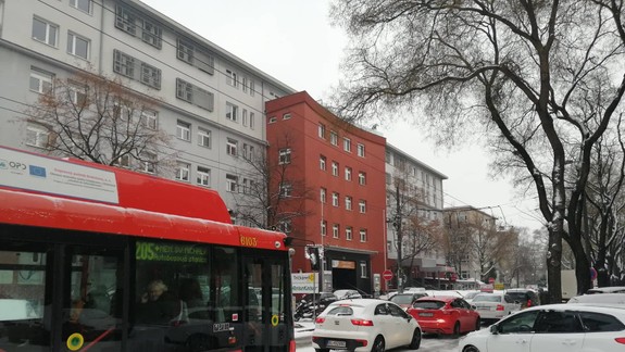 FOTO a VIDEO: Skúšali sme nahlásiť neodhrnutý chodník. Ako to dopadlo?