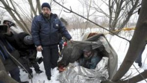 Bezdomovcov v Petržalke z mrazov úradníci nedostali