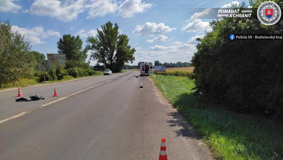 Pri nehode medzi Petržalkou a Rusovcami zomrel motorkár