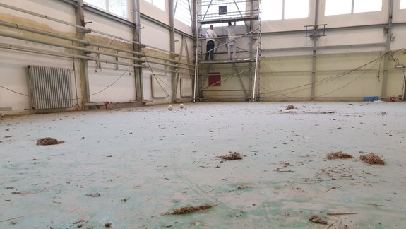 Dúbravka využíva čas necvičenia na obnovu telocvične svojej najväčšej školy