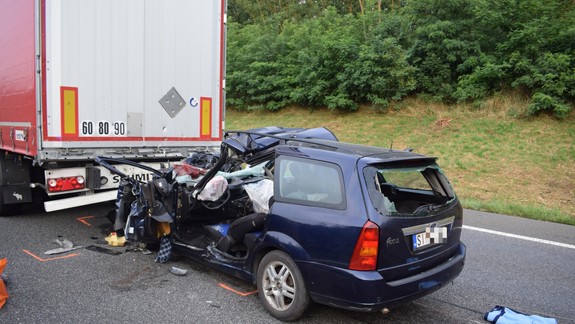 FOTO: Tragická nehoda na diaľnici - vodič vrazil do nákladného auta