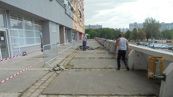 Petržalka dokončuje opravu terasy na Fedinovej