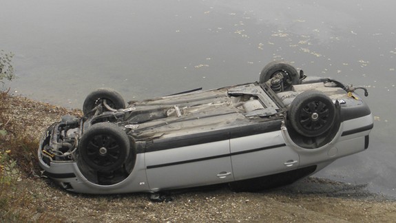 Mladý muž skončil s autom vo Vajnorskom jazere