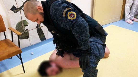 Mestskí policajti zasahovali proti agresívnemu mužovi v nemocnici na Kramároch