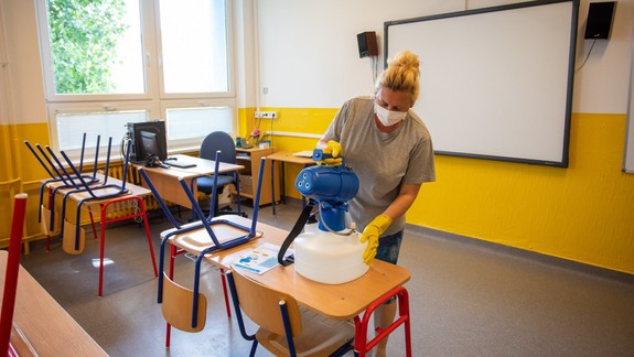 FOTO A VIDEO: Čo sa urobilo pre bezpečnosť detí, ktoré idú zajtra do školy? Pozrite sa do triedy s nami