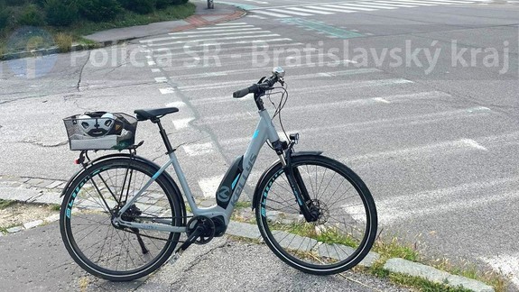 Zrážka senioriek. Tá na elektrobicykli zrazila druhú na priechode pre chodcov