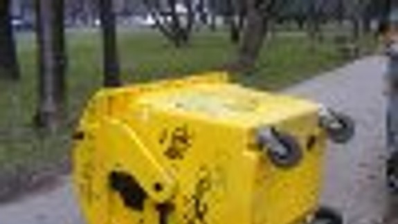 Petržalku trápi odpad v okolí kontajnerov