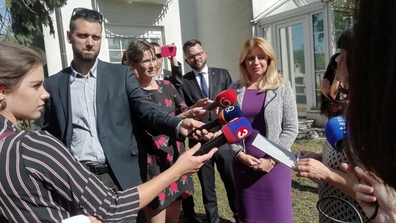 FOTO a VIDEO: Zuzana Čaputová si prezrela prezidentskú vilu na Slavíne. Aký osud budovu čaká?