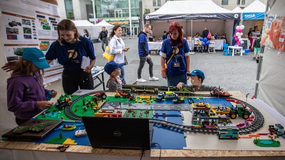 Žiadna plochá Zem: Užite si spolu s deťmi veľkolepý sviatok vedy. Dá sa jej aj dotknúť!