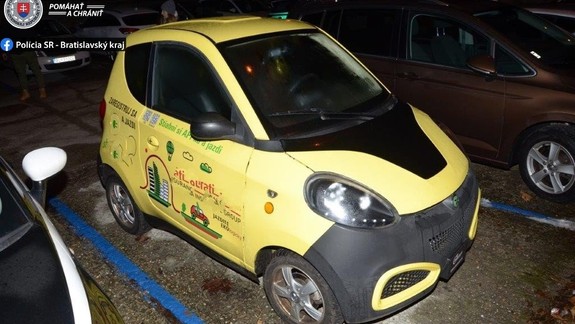 Detskí autičkári: Policajti zadržali v Petržalke o štvrtej ráno maloletých zlodejov