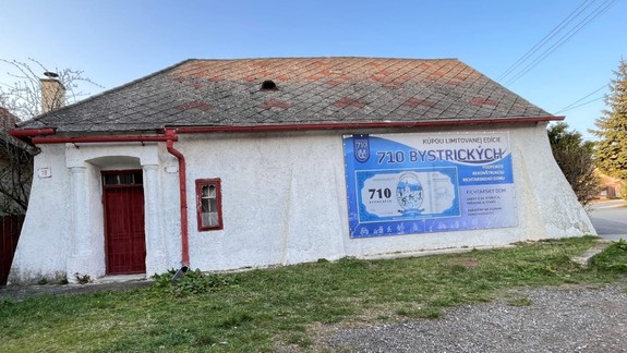 Záhorská Bystrica vydala 710 bystrických, kúpou podporíte rekonštrukciu Richtárskeho domu