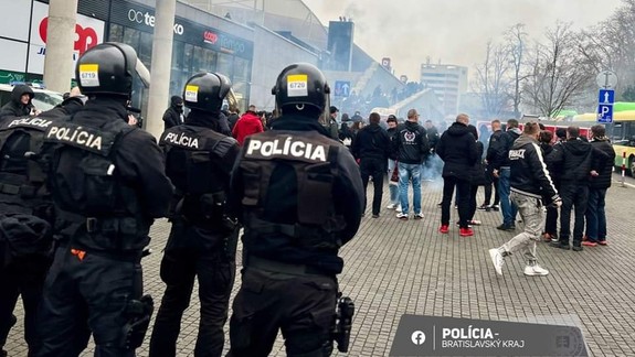 Policajti v súvislosti s futbalovým derby udelili niekoľko pokút