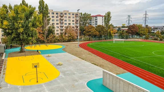 Atletika, futbal, streetball, workout aj pétanque: Gymnázium Ivana Horvátha má moderný športový areál