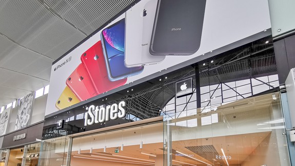 Policajti objasnili krádež pozláteného krytu na mobil v hodnote vyše 400 eur - koho z nej obvinili?