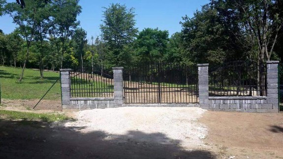 Budúcnosť zvieracieho cintorína v Dúbravke je neistá