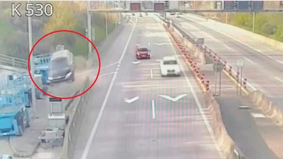 Auto letelo vzduchom: Policajti zverejnili video z desivej nehody