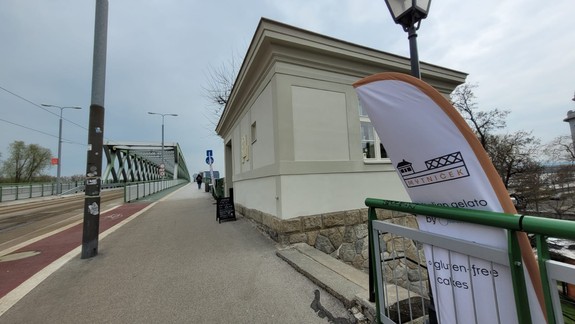 Vedeli ste? Mýtny domček opäť funguje, nájdete v ňom zmrzlinu i kaviareň