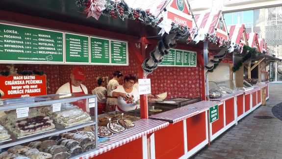 Sú naozaj vianočné trhy v Bratislave predražené? Pozreli sme sa na ceny