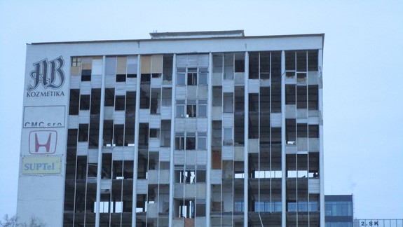 FOTO: Budú v bývalej budove AB Kozmetiky nové kancelárie alebo byty?