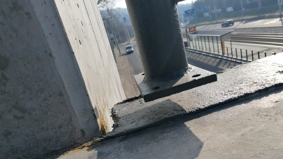 FOTO Pozreli sme sa: Ako opravili "levitujúce" zábradlie na nadchode Botanická?