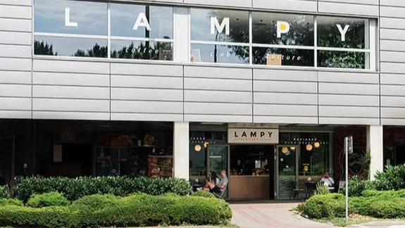 V priestoroch Galérie Kafé Lampy sprístupnia výstavu obrazov Márie Rimarčíkovej Prieniky