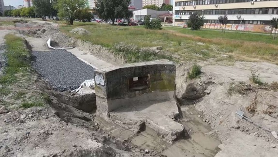 Prekvapenie: Pri stavbe električkovej trate v Petržalke našli protitankovú stenu z II. svetovej vojny
