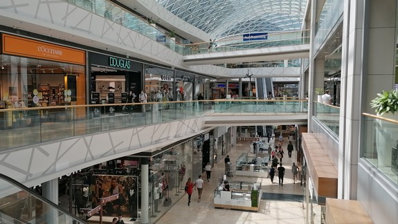 FOTO: Nákupné centrá sú už otvorené. Boli sme sa v nich pozrieť