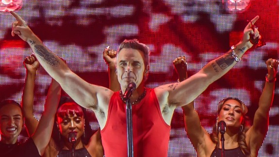 Na festivale Lovestream vystupuje hviezda za hviezdou, druhý deň zakončili Sophie Ellis-Bextor a Robbie Williams