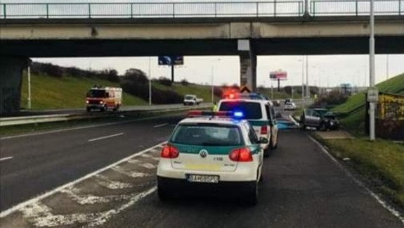 Tragická nehoda 80-ročnej vodičky: Narazila priamo do betónového piliera