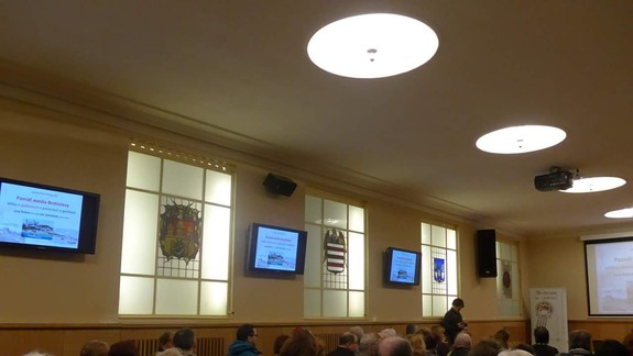 Vedeli ste, že Kozia ulica nesie svoj názov už od roku 1379? Boli sme na prednáške Pamäti mesta Bratislavy