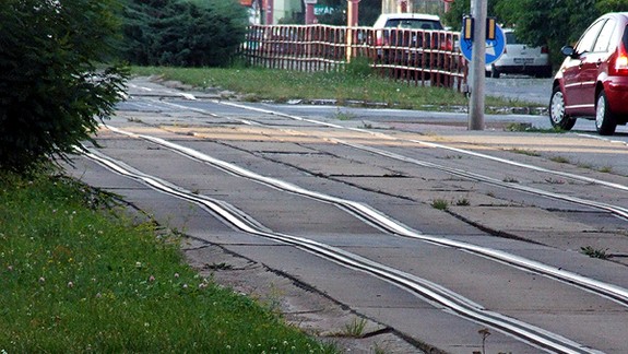 Oprava trate do Dúbravky stále mešká