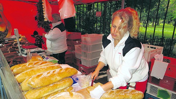 Staromešťania si môžu na sviatky nakúpiť potraviny aj z dvora