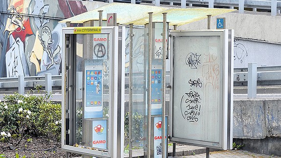 Prázdne telefónne búdky má nová firma, staré dlhy sú nezaplatené