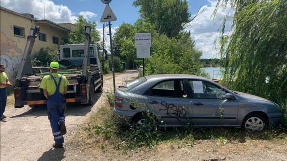 Strašiak z Vajnorského jazera je preč. Starosta vyhlásil vojnu vrakom