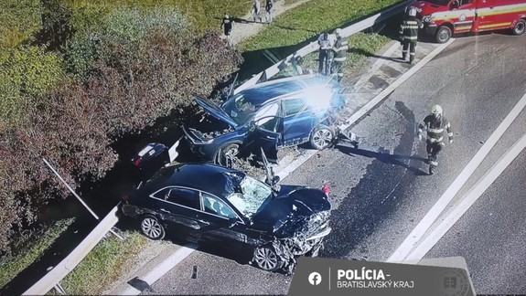 Tragická nehoda v Petržalke: Zrazili sa dve autá s dvoma s cyklistami