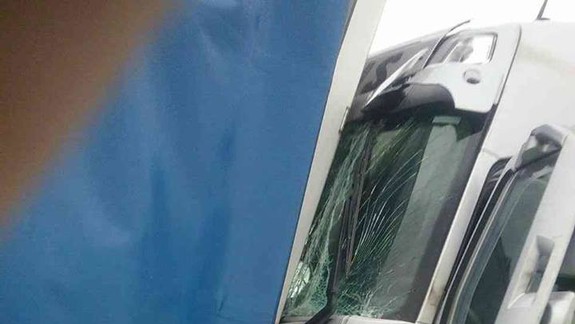 FOTO: Diaľnicu D2 museli uzavrieť. Zrazili sa tri nákladiaky