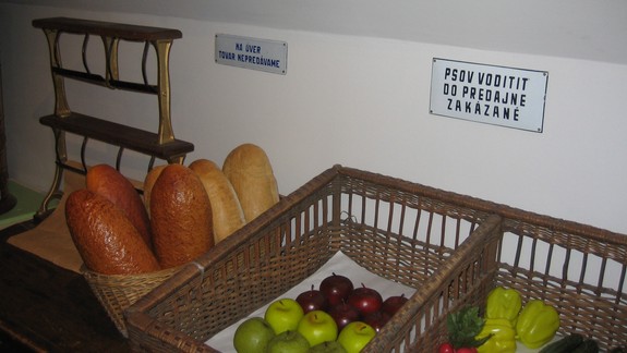 Pamätáte sa na potraviny za socializmu? Rožky bývali zahnuté ako mesiac, mlieko merali odmerkou