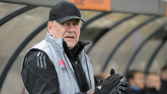 Slovan podpísal profesionálne zmluvy s Tománkom a Marošom