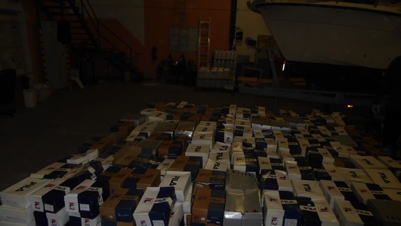 Bratislavskí colníci zachytili pašované cigarety, fejkovú obuv aj 12 migrantov zo Sýrie